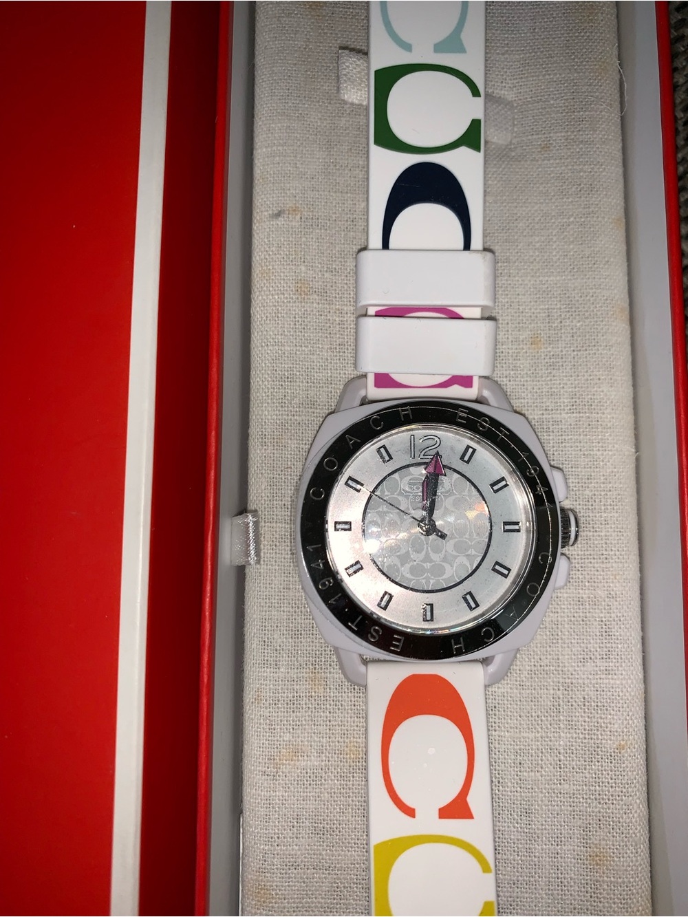 Coach BUNDLE Boyfriend "C" logo white silicone/rubber strap watch NEW & Wristlet - Picture 4 of 17